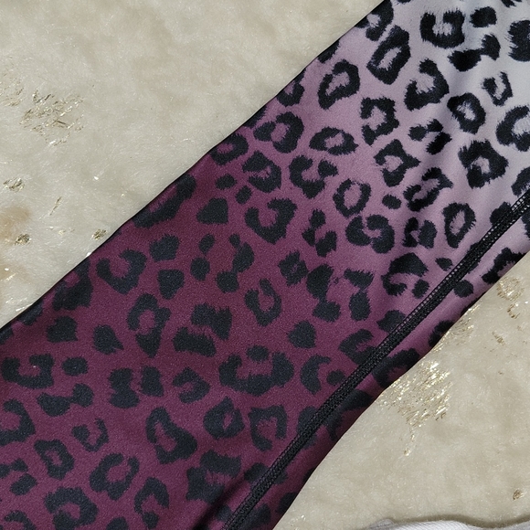 Good American Women’s Ombré Leopard 7/8 Leggings - Picture 4 of 4